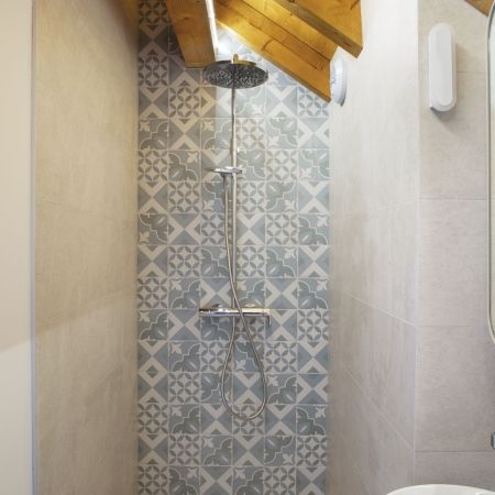 Rénovation salle de bain au décor graphique Rénovation salle de bain au décor graphique