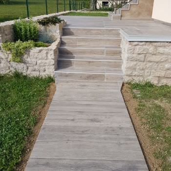 Extérieur en dallage effet bois Extérieur en dallage effet bois