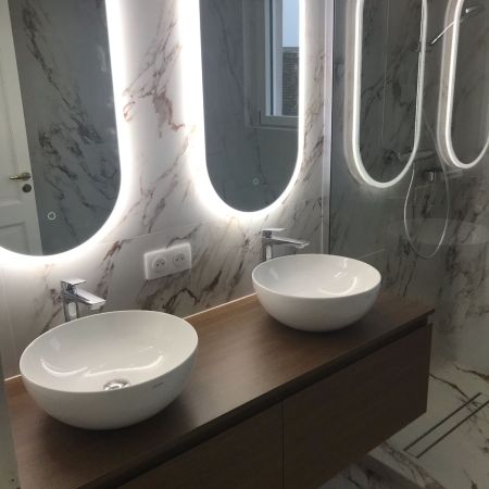 Salle de bain d’exception au marbre Capraia