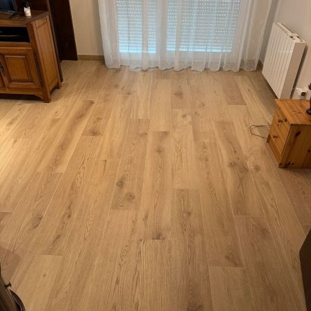 Pose de carrelage effet parquet bois Elisir Royal Beige dans les pièces de vie Pose de carrelage effet parquet bois Elisir Royal Beige dans les pièces de vie