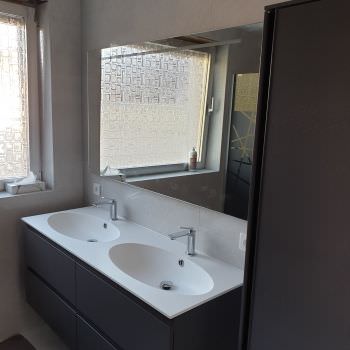 Rénovation d'une salle de bain avec grande douche Rénovation d'une salle de bain avec grande douche