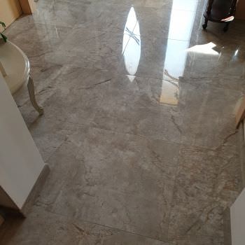 Rénovation d'un sol d'entrée et d'un escalier