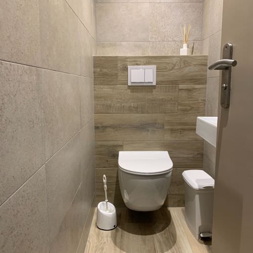 Rénovation d'un toilette aspect naturel